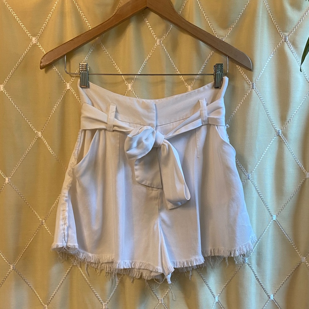 Kendall & Kylie frayed shorts - Picture 2 of 3